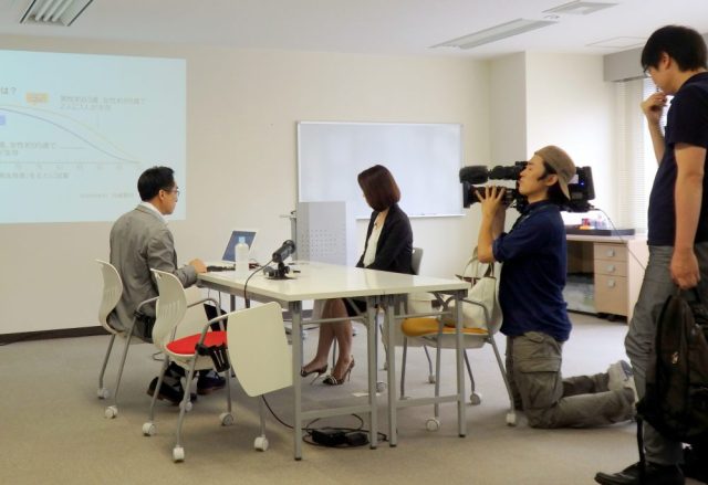 NHK『クローズアップ現代＋』で鎌倉アナが当セミナーを体験しているところ